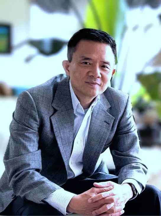 Zhiwei Zhu headshot