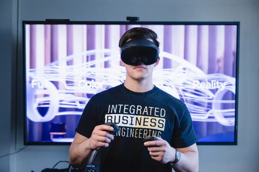 Student tries VR headset