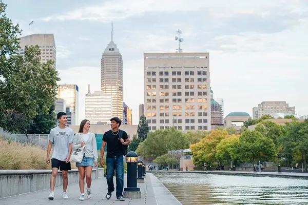 Purdue Indianapolis students walk the canal downtown