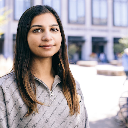 Headshot of Fareesa Mundh