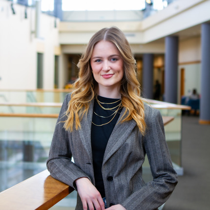 Megan Earley Headshot