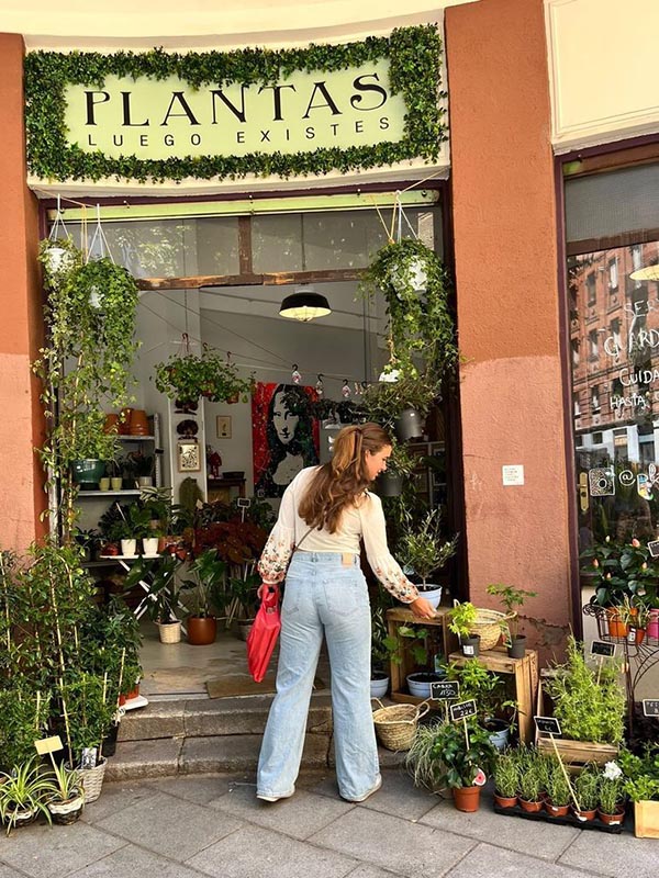 Alaina at farmers market